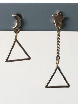 Earrings-Triangular-space-goud