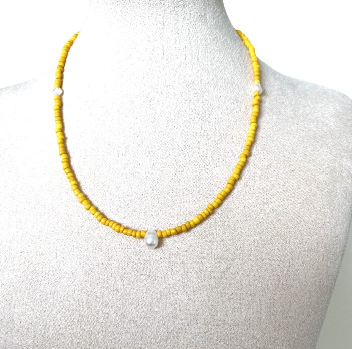 necklace-parels-geel